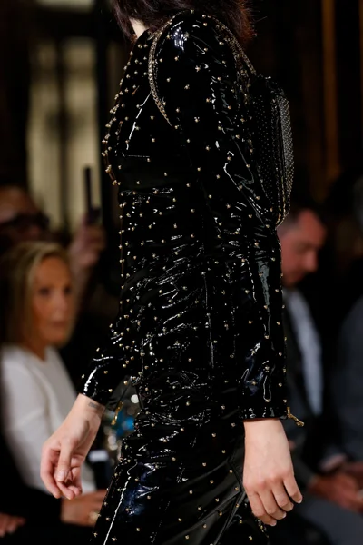 Look 100